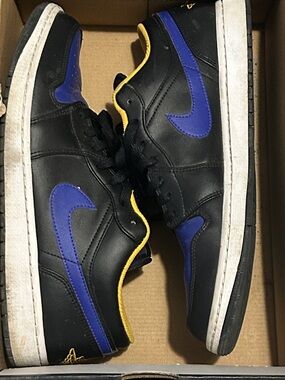 Nike Men’s Jordan 1 low Concord/taxi size 12.5